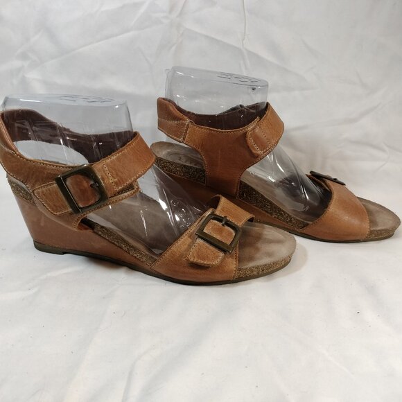 Taos Wedge Sandals; Distressed Leather w/ Adjustable Strap - Picture 4 of 9